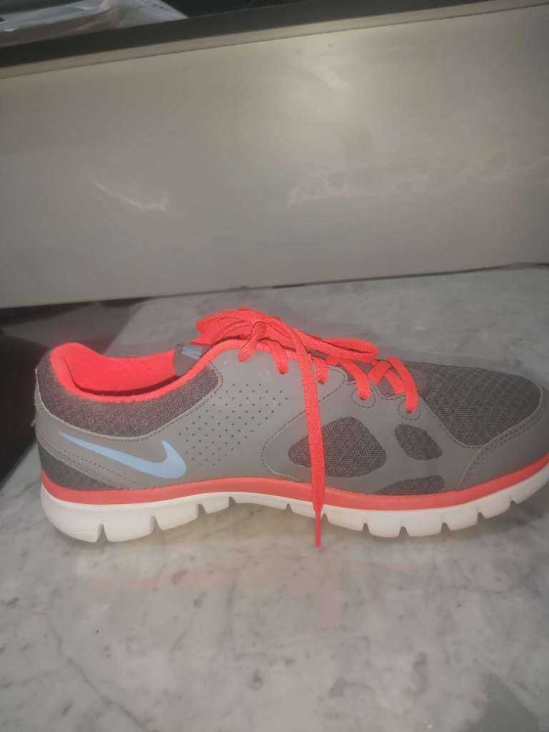 Chaussures de sport d'origine importés Nike taille 42 