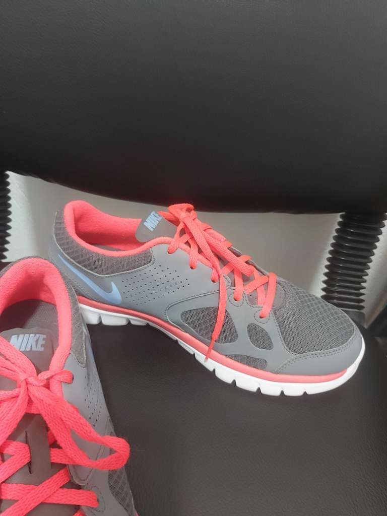 Chaussures de sport d'origine importés Nike taille 42 