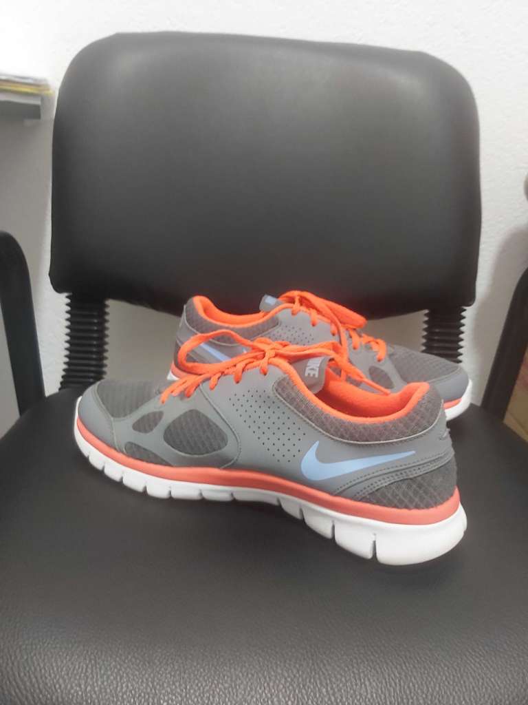 Chaussures de sport d'origine importés Nike taille 42 