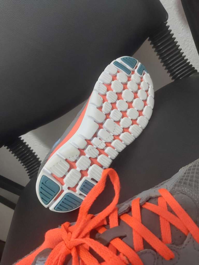 Chaussures de sport d'origine importés Nike taille 42 