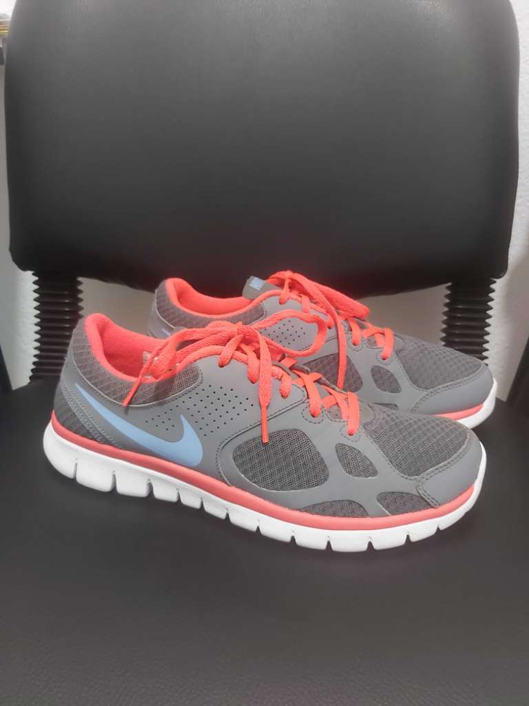 Chaussures de sport d'origine importés Nike taille 42 