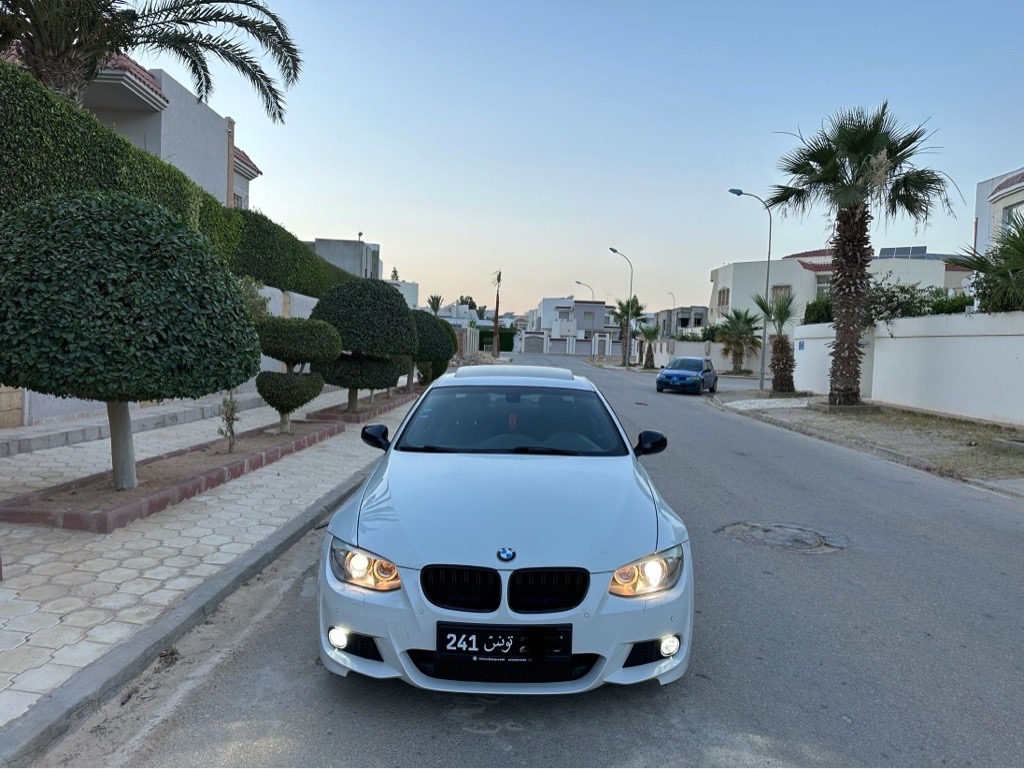 Bmw 320i coupe e92 restyle phase 2 kit M full options etat neuf