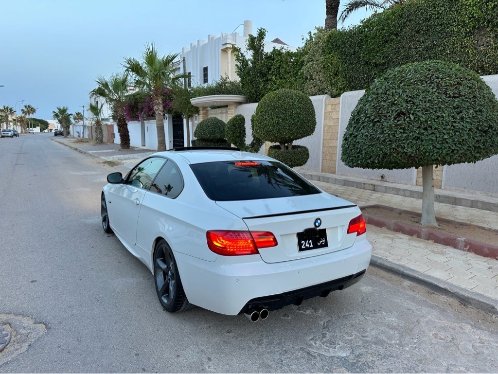 Bmw 320i coupe e92 restyle phase 2 kit M full options etat neuf
