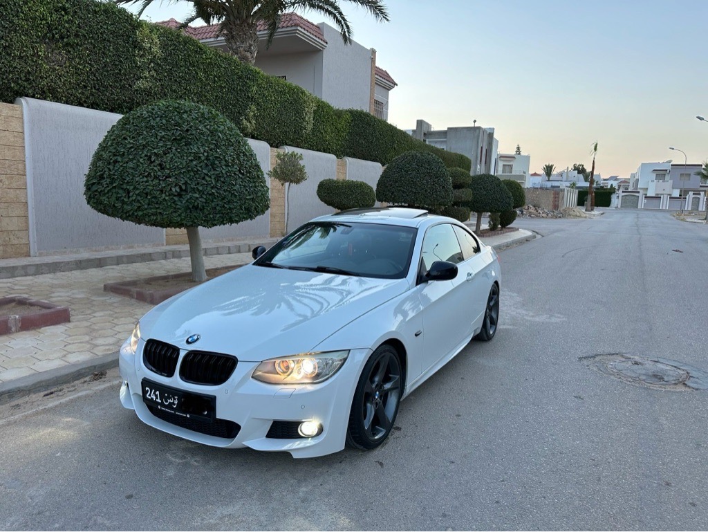 Bmw 320i coupe e92 restyle phase 2 kit M full options etat neuf