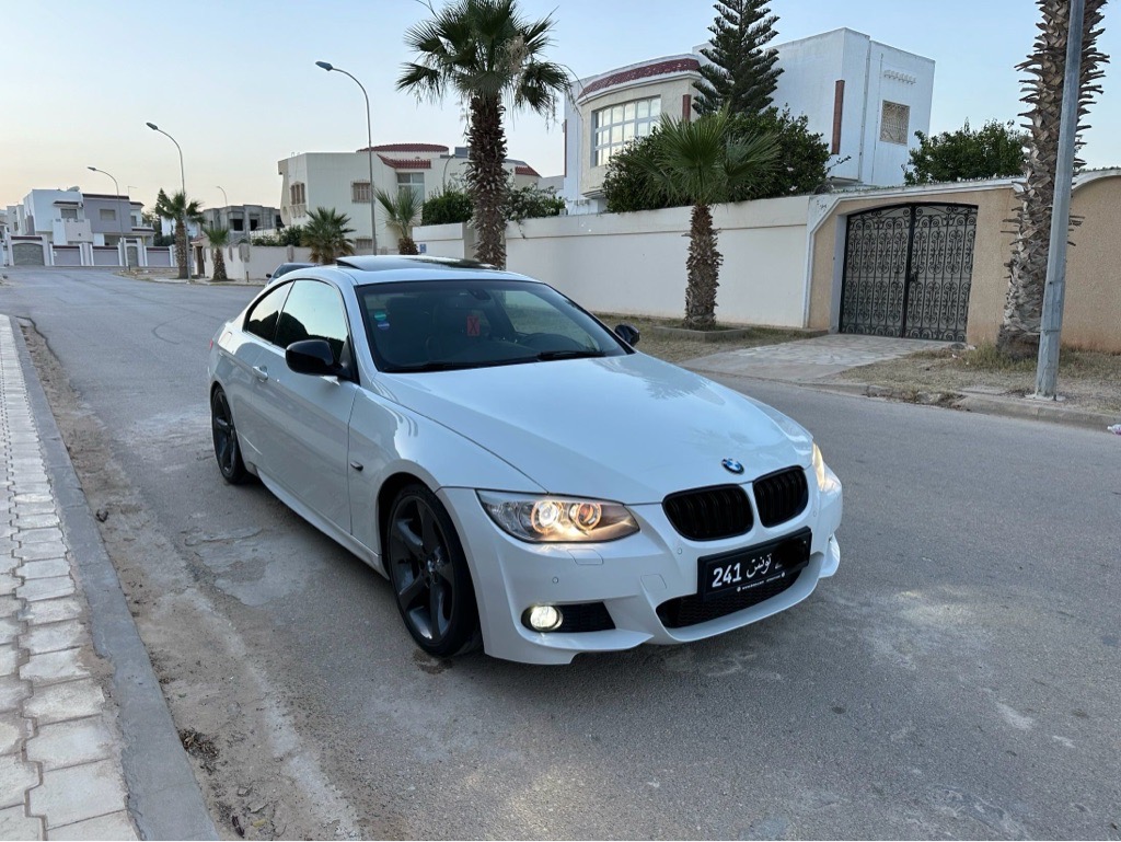 Bmw 320i coupe e92 restyle phase 2 kit M full options etat neuf