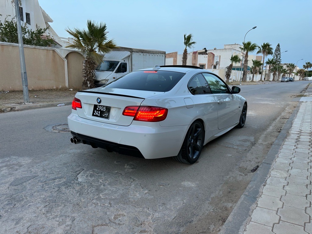 Bmw 320i coupe e92 restyle phase 2 kit M full options etat neuf