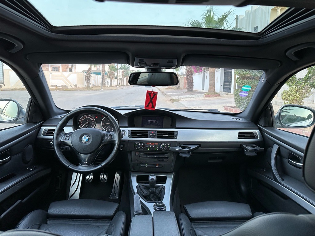Bmw 320i coupe e92 restyle phase 2 kit M full options etat neuf
