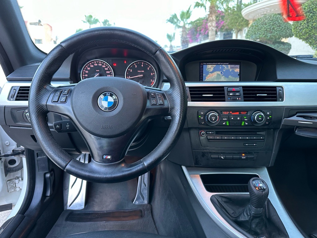 Bmw 320i coupe e92 restyle phase 2 kit M full options etat neuf