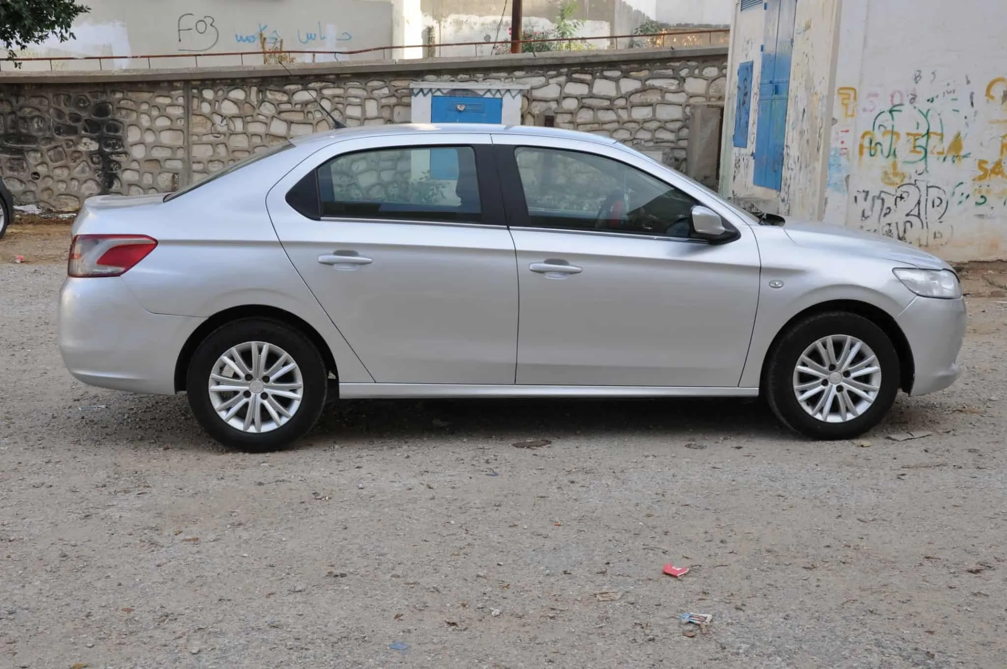 PEUGEOT 301-C-ELYSEE PRIX 24.300 TEL 20.110.079