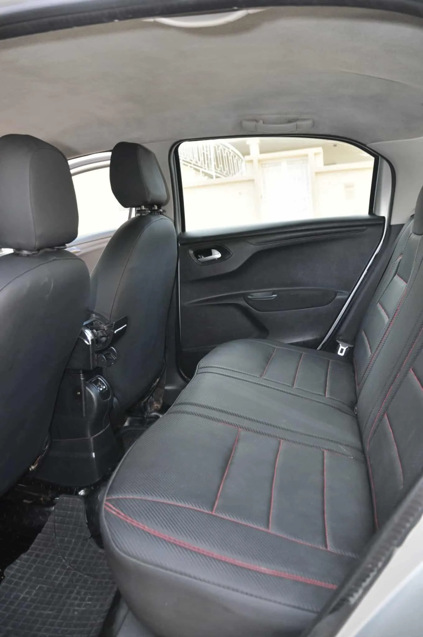 PEUGEOT 301-C-ELYSEE PRIX 24.300 TEL 20.110.079