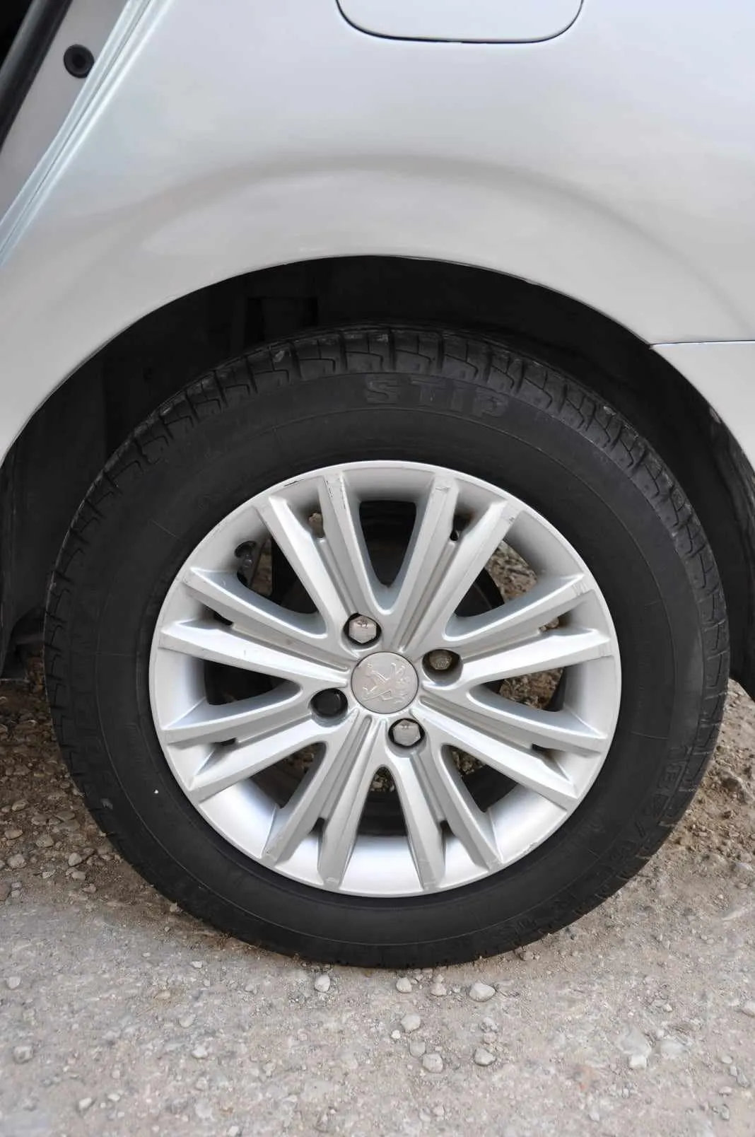 PEUGEOT 301-C-ELYSEE PRIX 24.300 TEL 20.110.079