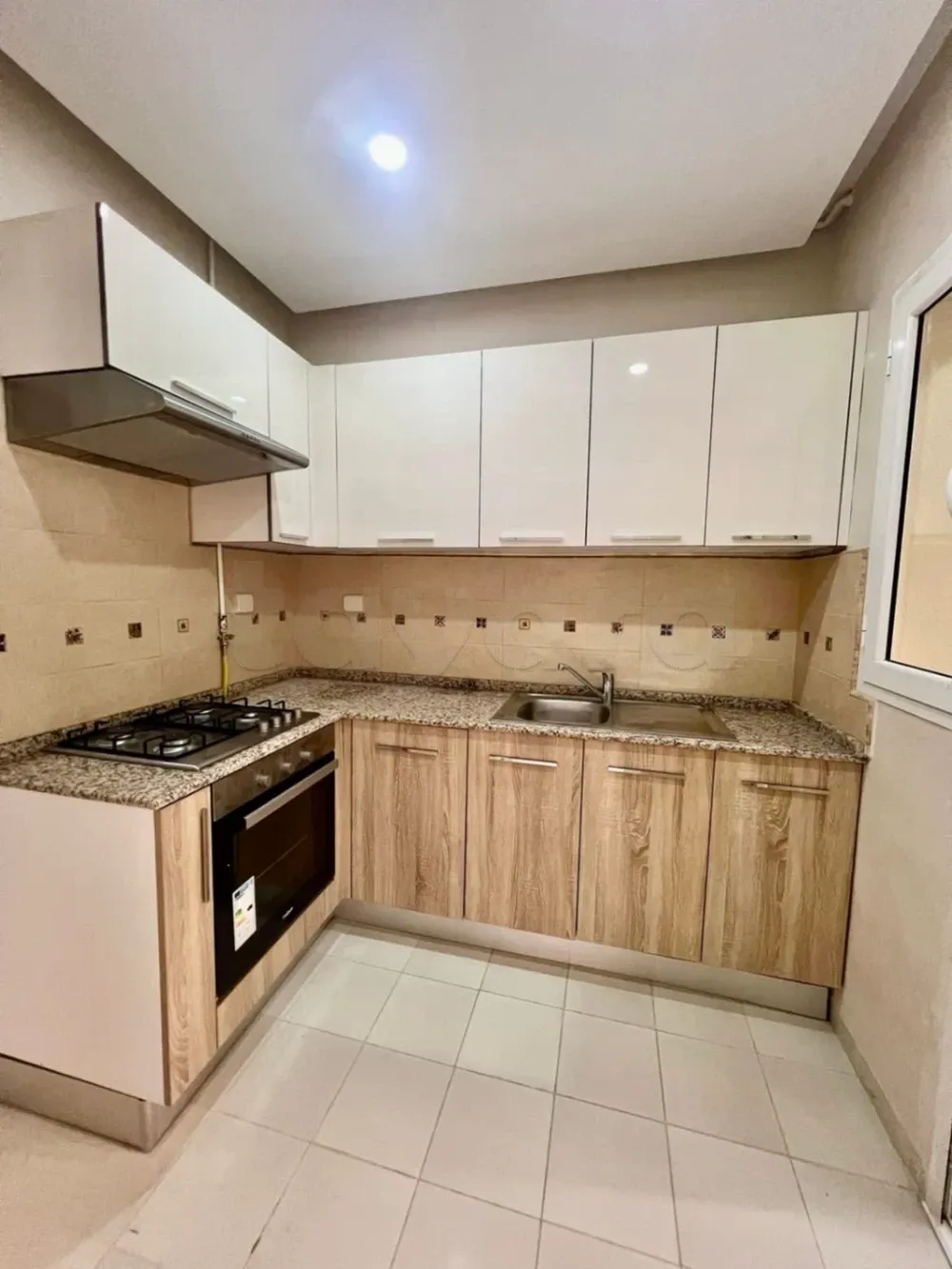 un appartement s+1 HS Au 3éme étage(avec ascenseur) a louer situé a Jardin d’El manzah 2 prés de monoprix