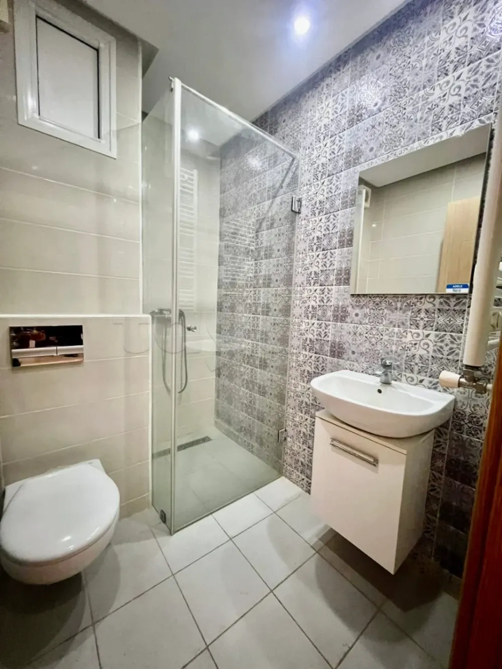 un appartement s+1 HS Au 3éme étage(avec ascenseur) a louer situé a Jardin d’El manzah 2 prés de monoprix