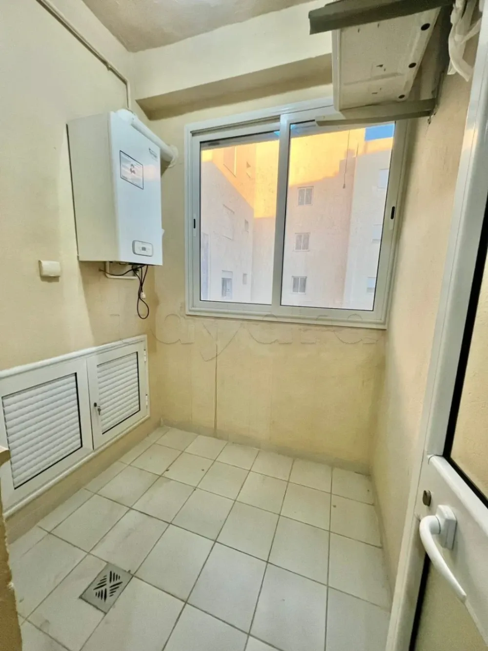 un appartement s+1 HS Au 3éme étage(avec ascenseur) a louer situé a Jardin d’El manzah 2 prés de monoprix
