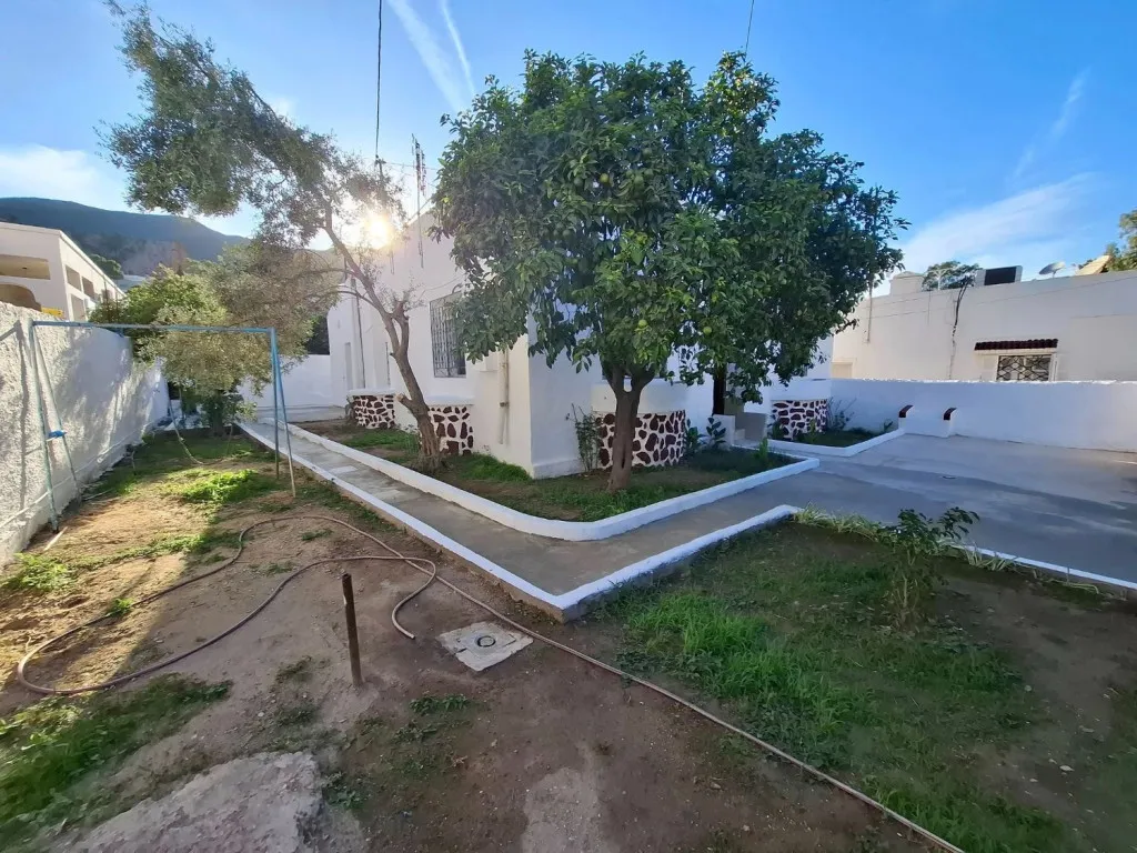 À louer – Maison indépendante S+3 de 150 m² couverts ssituée à Hammam-Lif , idéale habitation ou société.