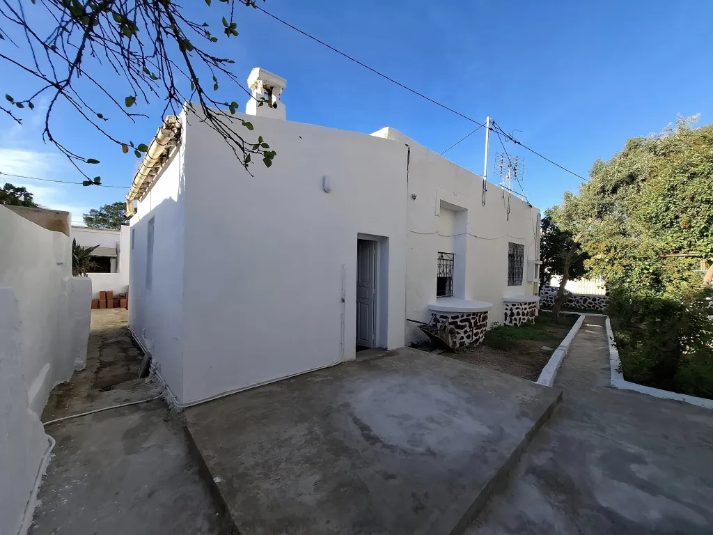 À louer – Maison indépendante S+3 de 150 m² couverts ssituée à Hammam-Lif , idéale habitation ou société.