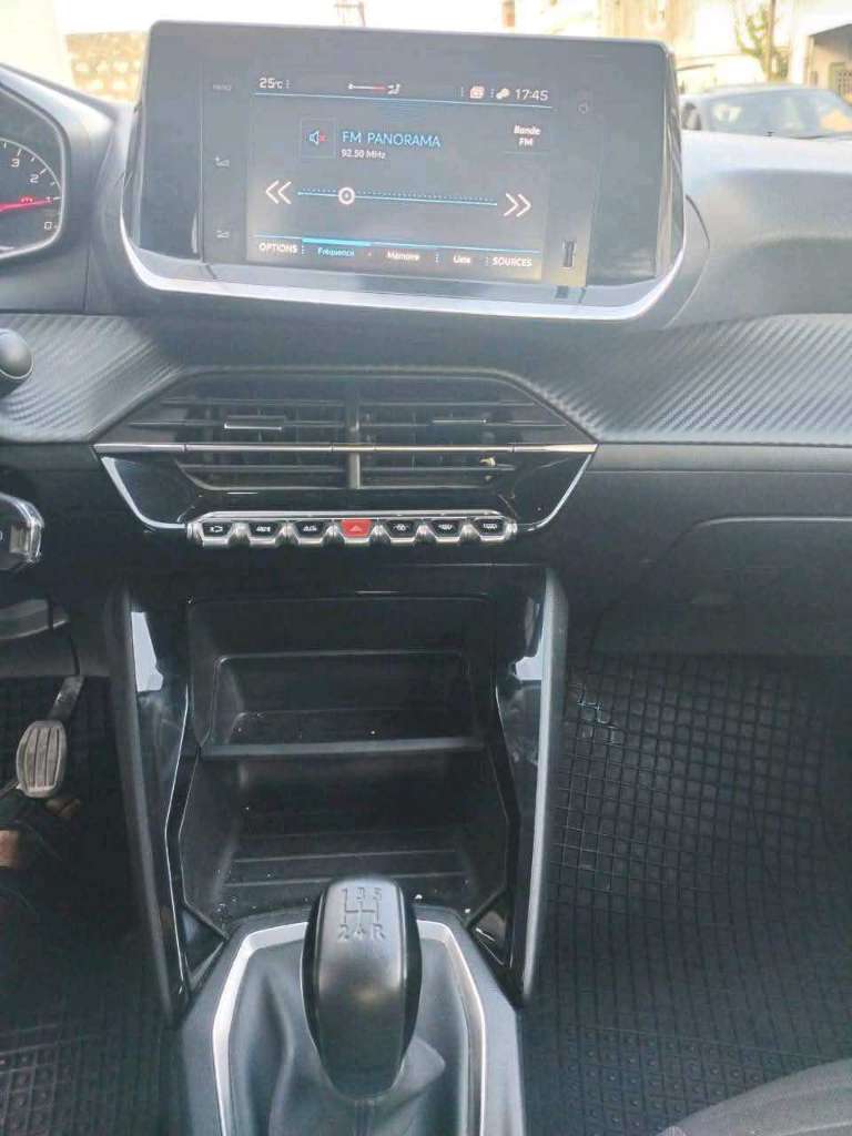PEUGEOT 208 PREMIÈRE MAIN TRÈS PROPRE 