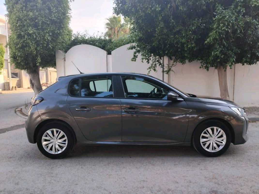 PEUGEOT 208 PREMIÈRE MAIN TRÈS PROPRE 