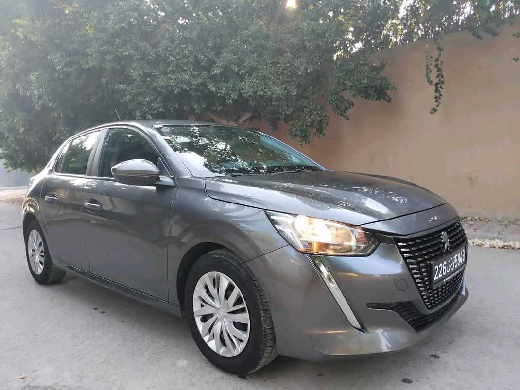 PEUGEOT 208 PREMIÈRE MAIN TRÈS PROPRE 
