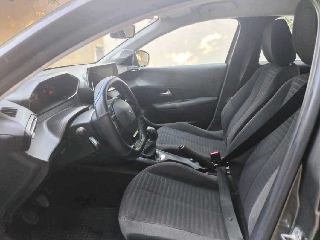 PEUGEOT 208 PREMIÈRE MAIN TRÈS PROPRE 