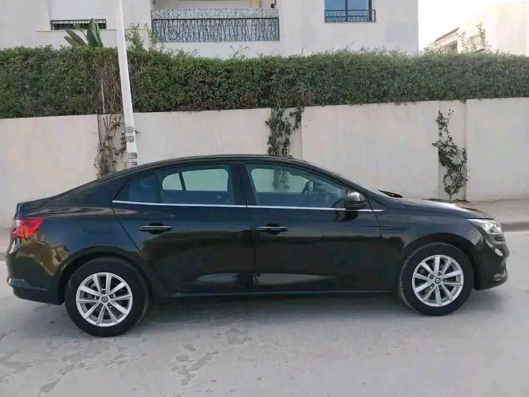 RENAULT MEGANE 4 FULL OPTION PREMIÈRE MAIN 