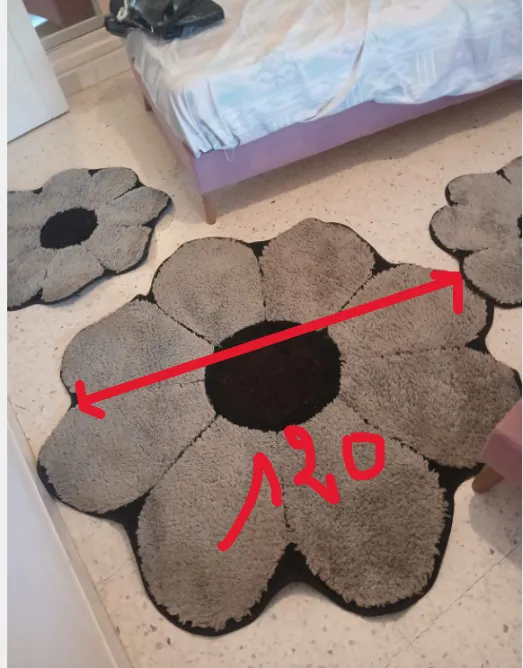 tapis neuf avec une grande et 2 petites
