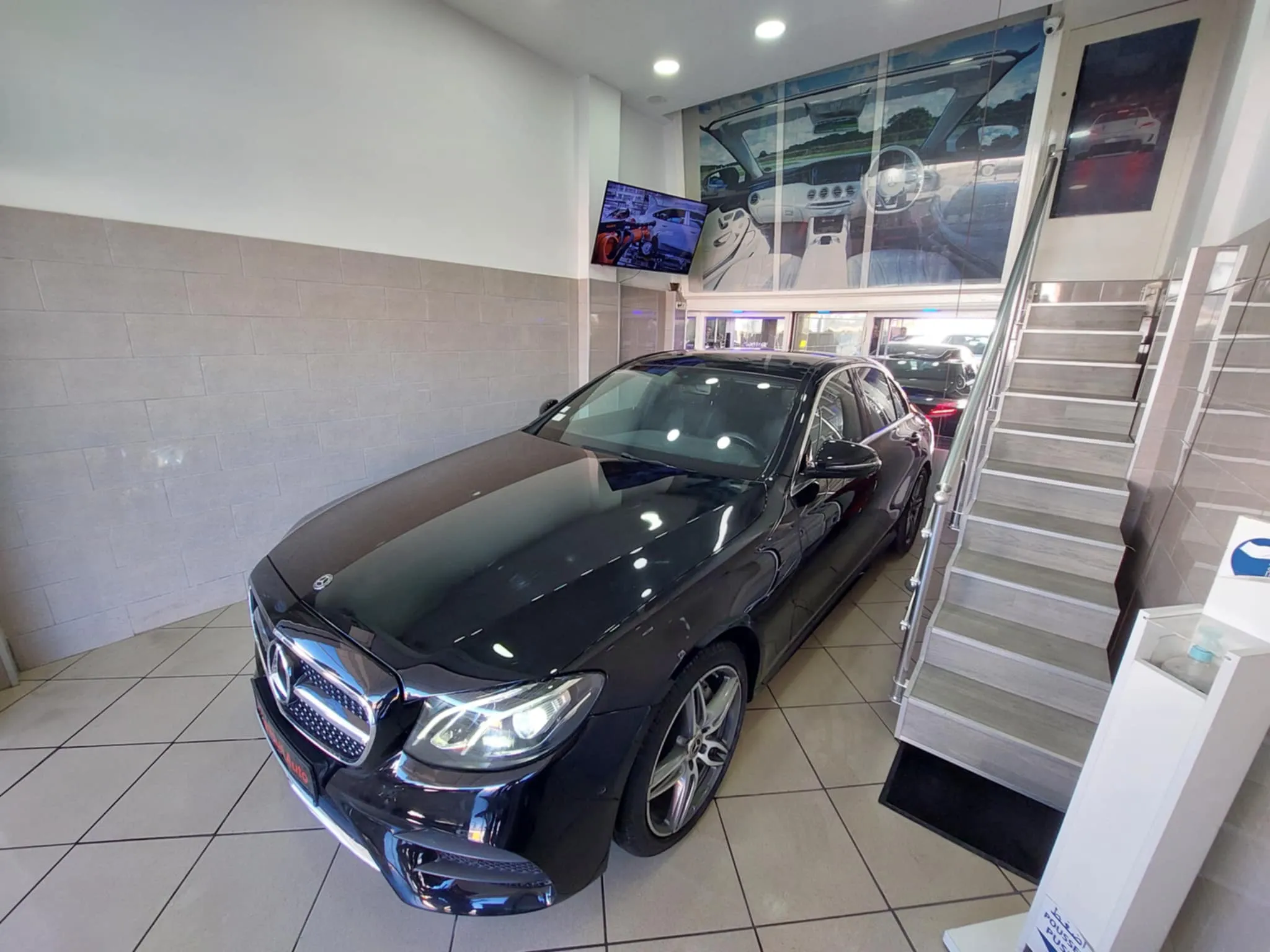 Mercedes-Benz E180 - Tel 98479647 