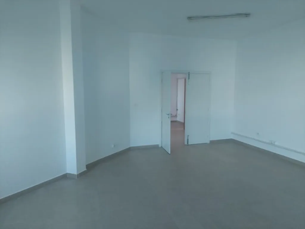 À louer – Bureau haut standing H+4 de 180 m² au 1er étage, situé à la Zone Industrielle Mghira
