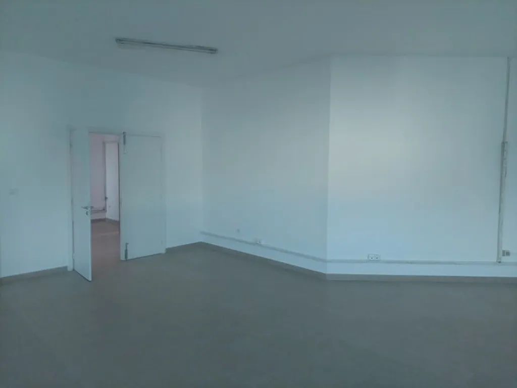 À louer – Bureau haut standing H+4 de 180 m² au 1er étage, situé à la Zone Industrielle Mghira