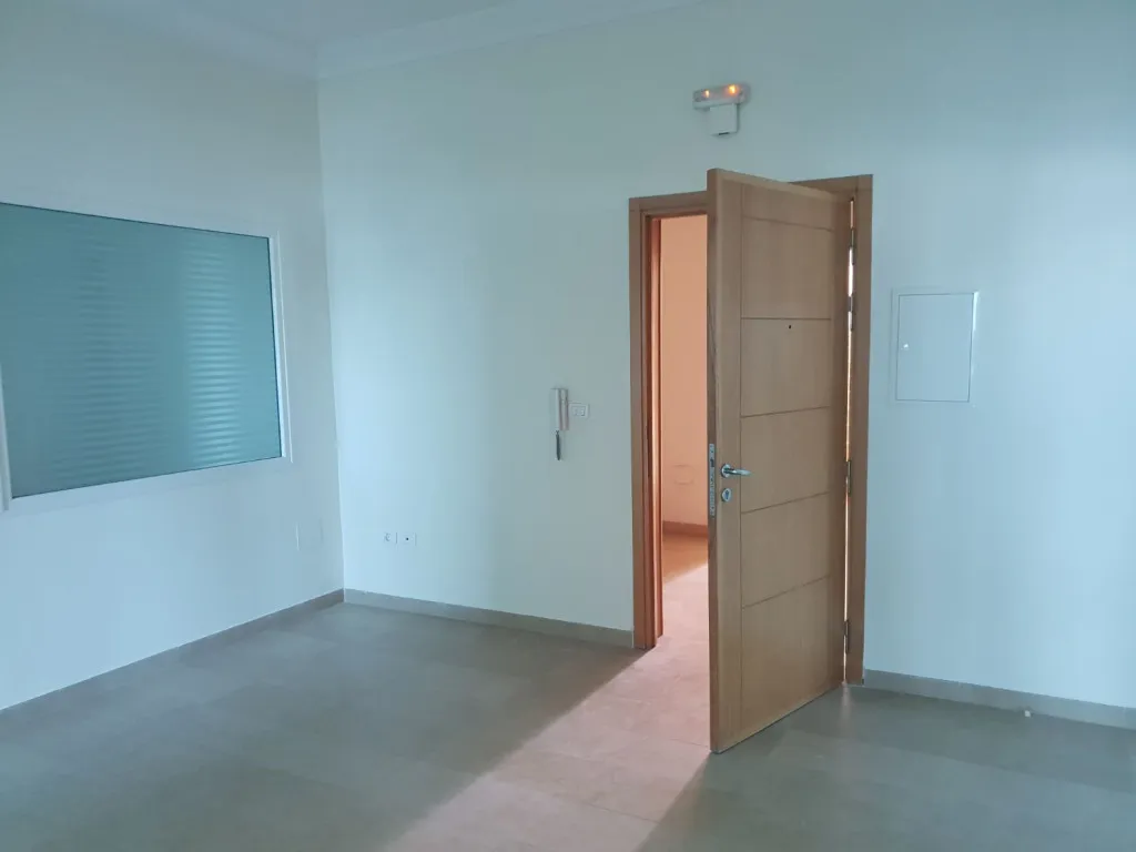 À louer – Bureau haut standing H+4 de 180 m² au 1er étage, situé à la Zone Industrielle Mghira