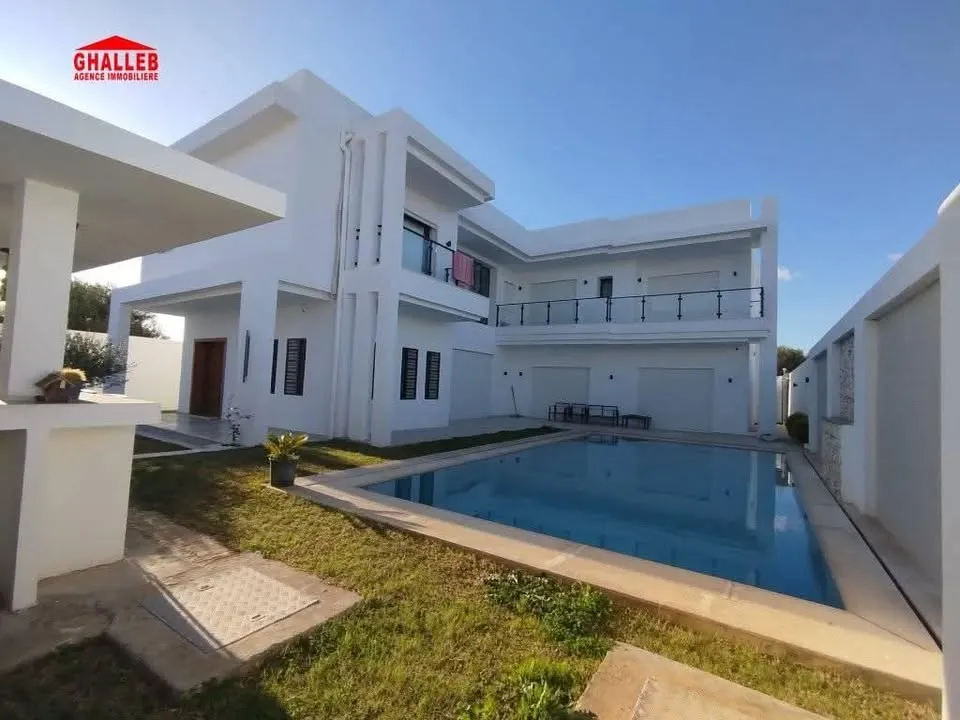 villa standing avec piscine 29730412