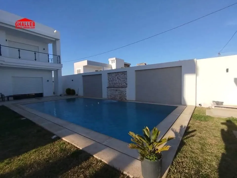 villa standing avec piscine 29730412