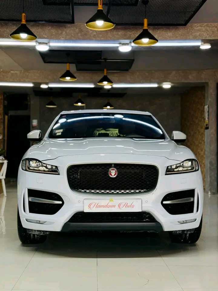 Jaguar f pace 