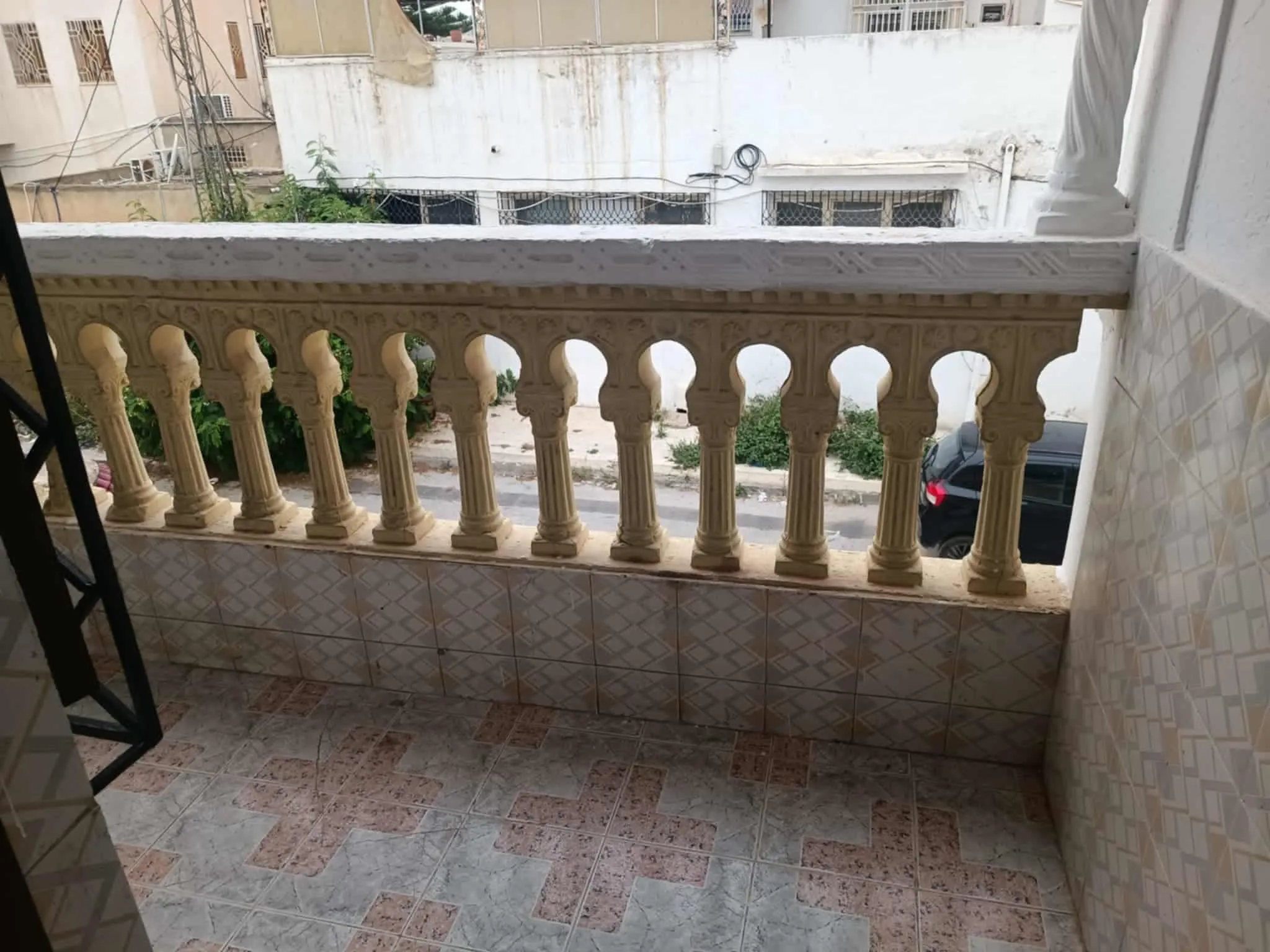 un étage d'une villa s+4 au 1er étage a louer situé a Bardo sur route x