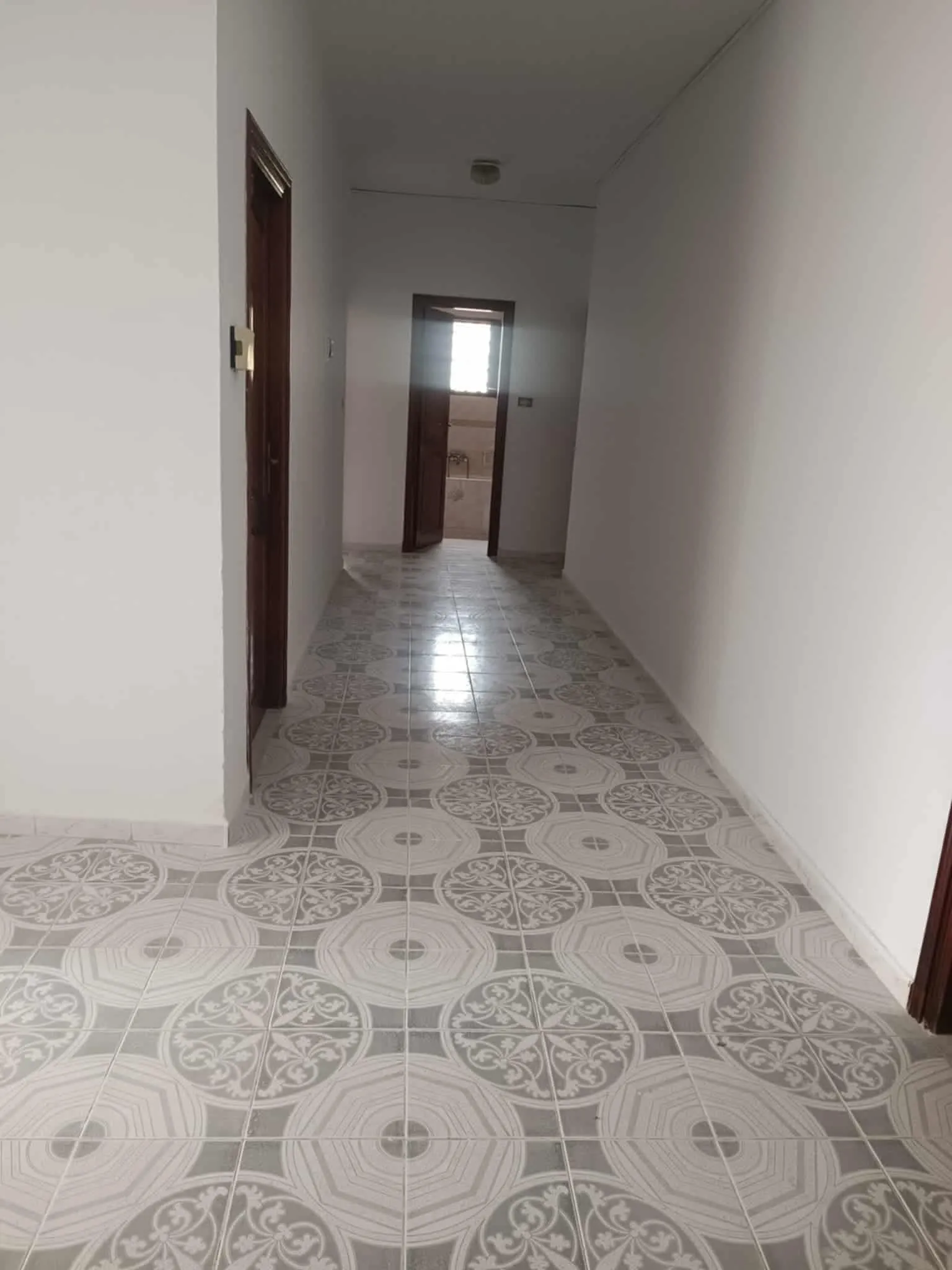 un étage d'une villa s+4 au 1er étage a louer situé a Bardo sur route x