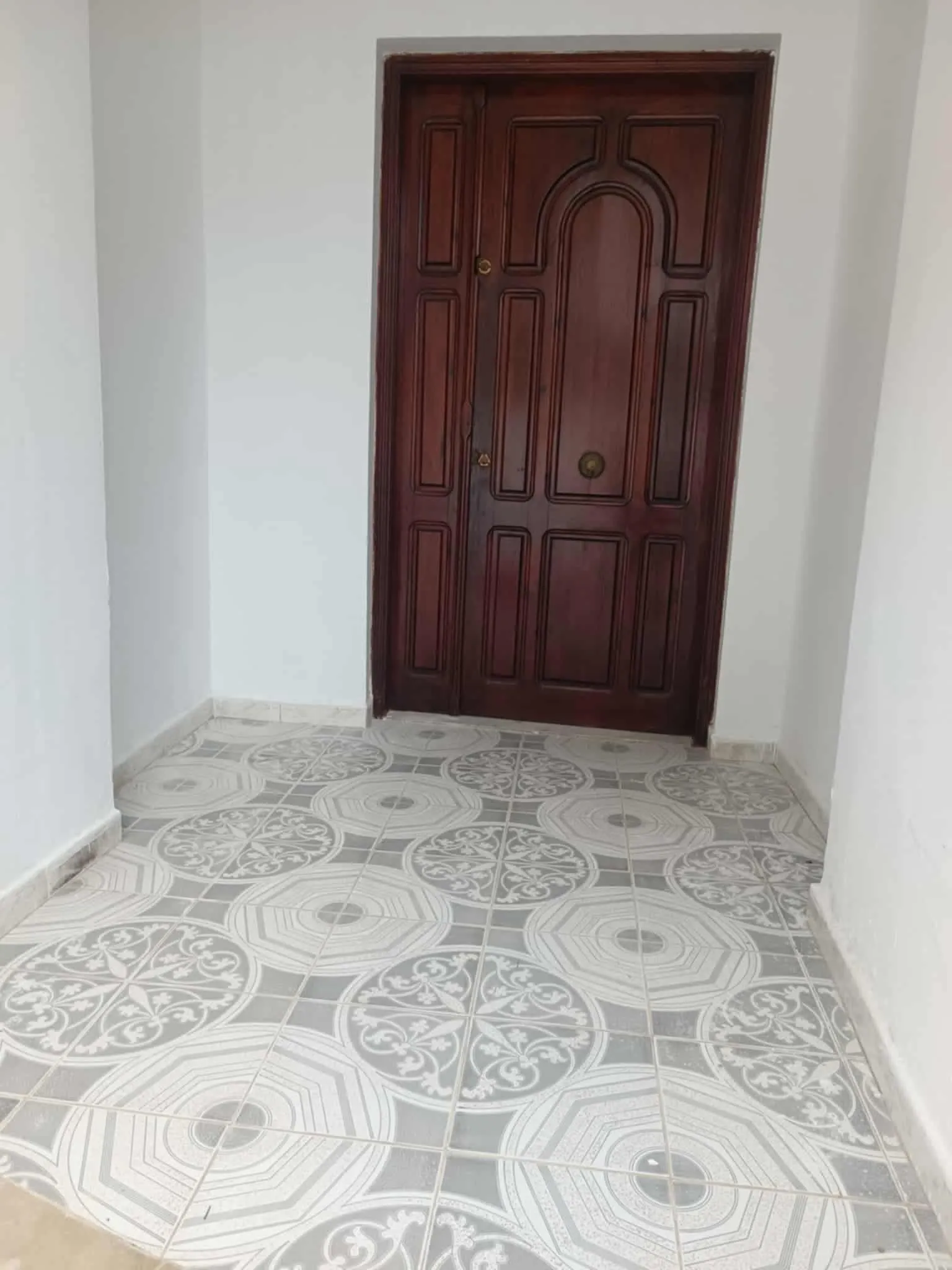 un étage d'une villa s+4 au 1er étage a louer situé a Bardo sur route x