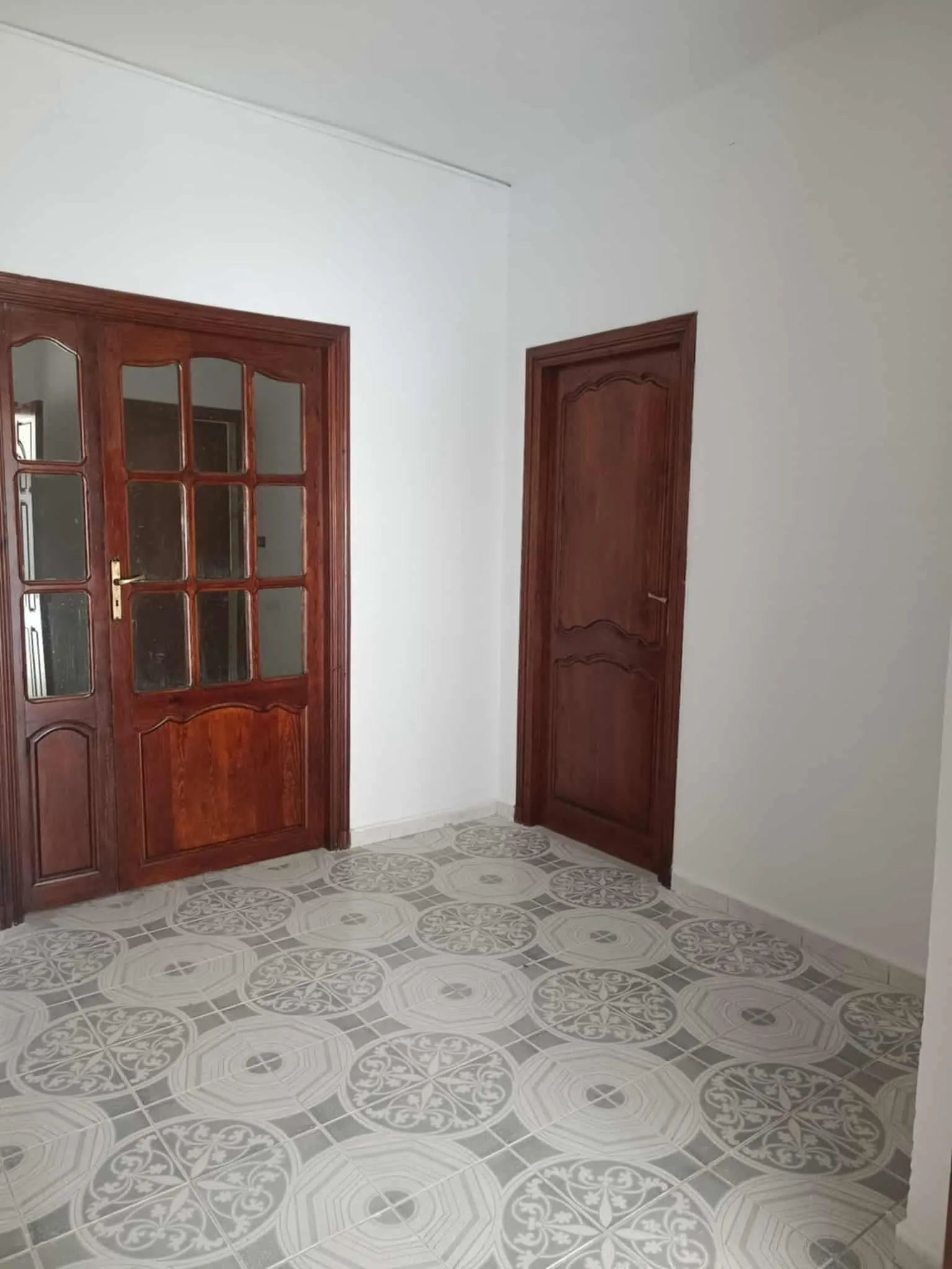 un étage d'une villa s+4 au 1er étage a louer situé a Bardo sur route x