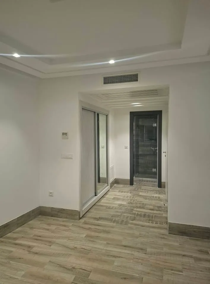 ENNASR 2 à louer joli Appt S+4 haut stg 