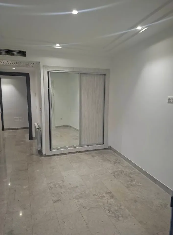 ENNASR 2 à louer joli Appt S+4 haut stg 