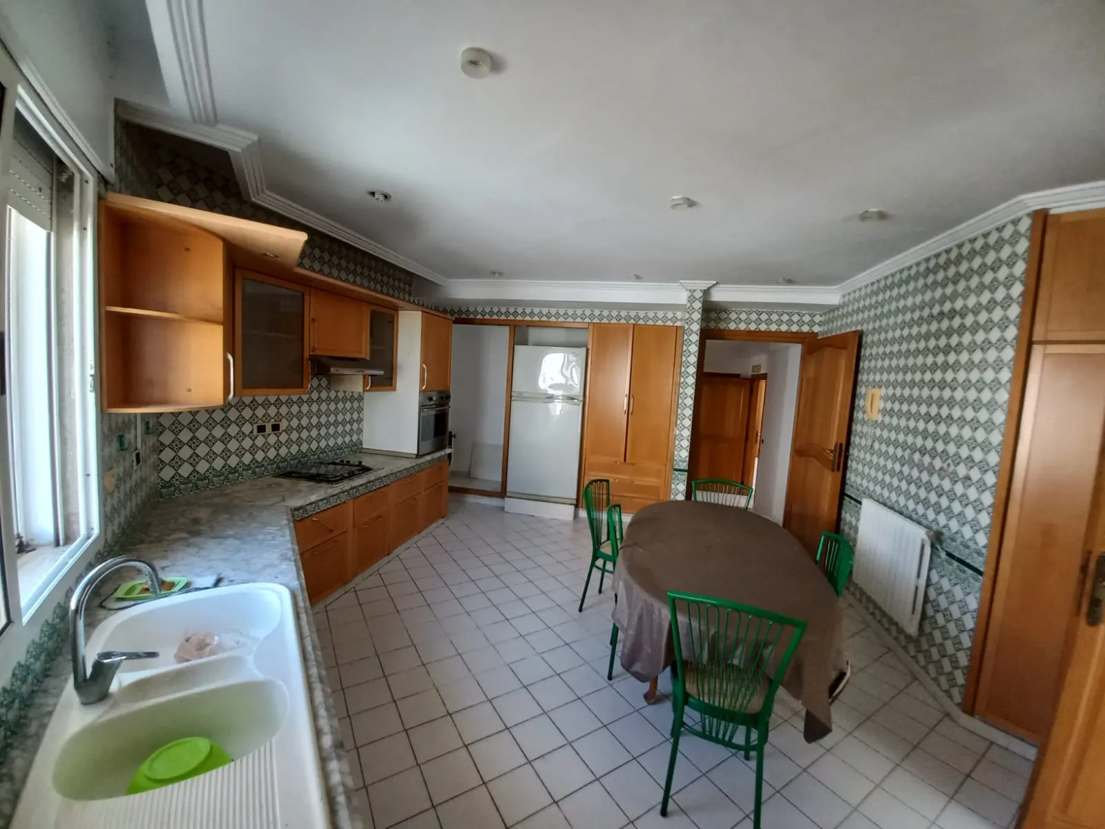 À louer. Villa moderne sur 3 niveaux avec jardin (Bureaux ou Habitation). El Menzah 9A. Tunis