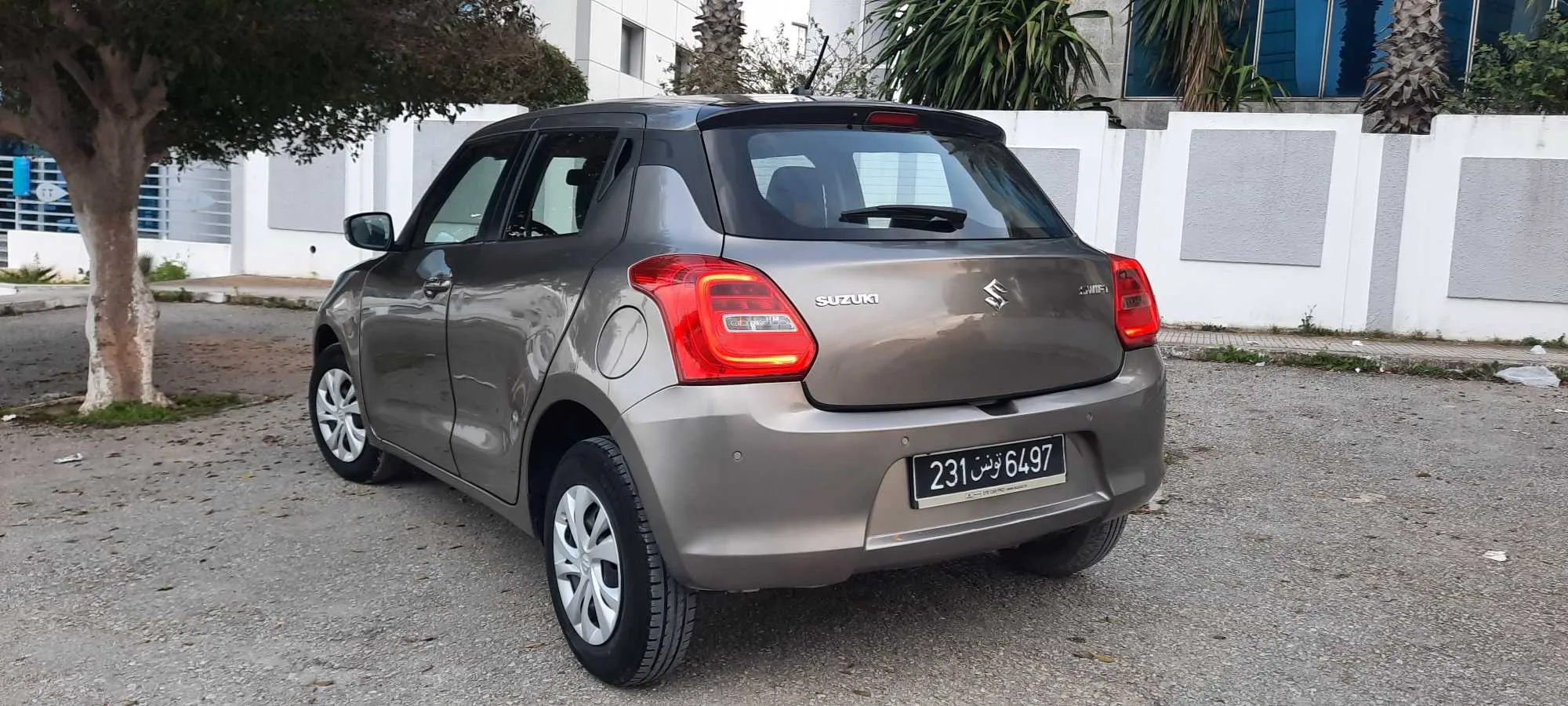 Suzuki swift 4cylindres 5cv essence 1.2L km :86000 Tl:28431642