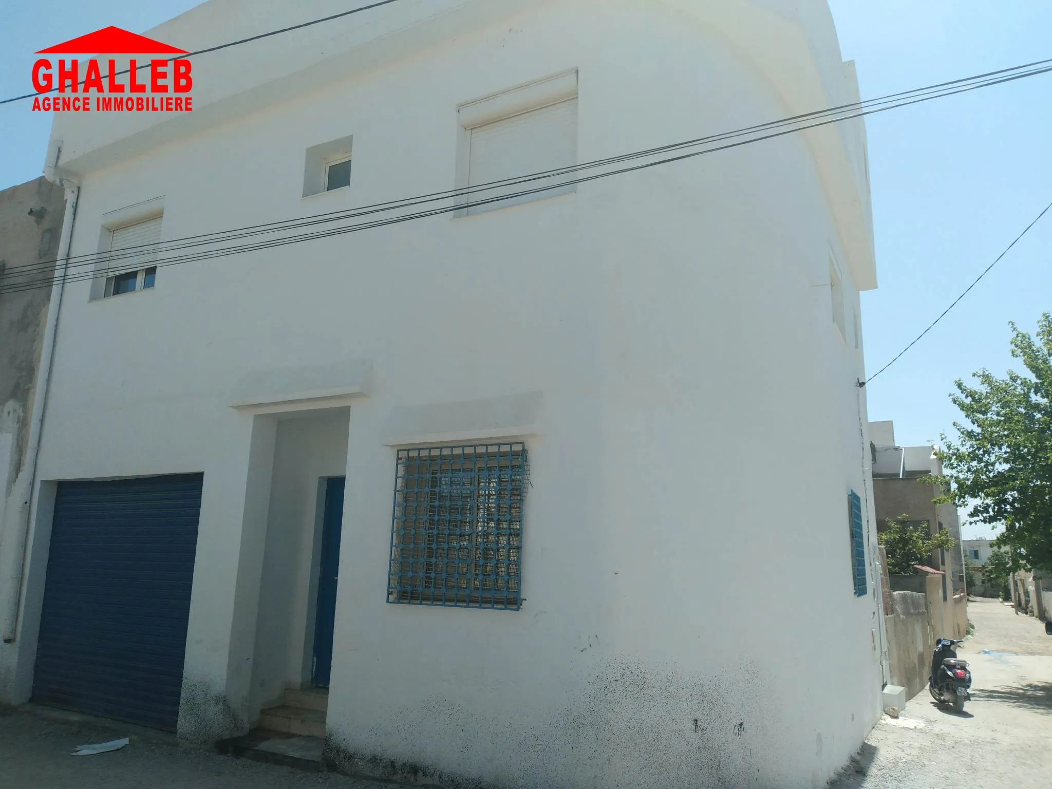 A vendre une maison avec studio et garage 29730412