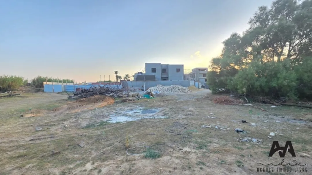 Terrain 826 m² à Jinene Beni Khiar