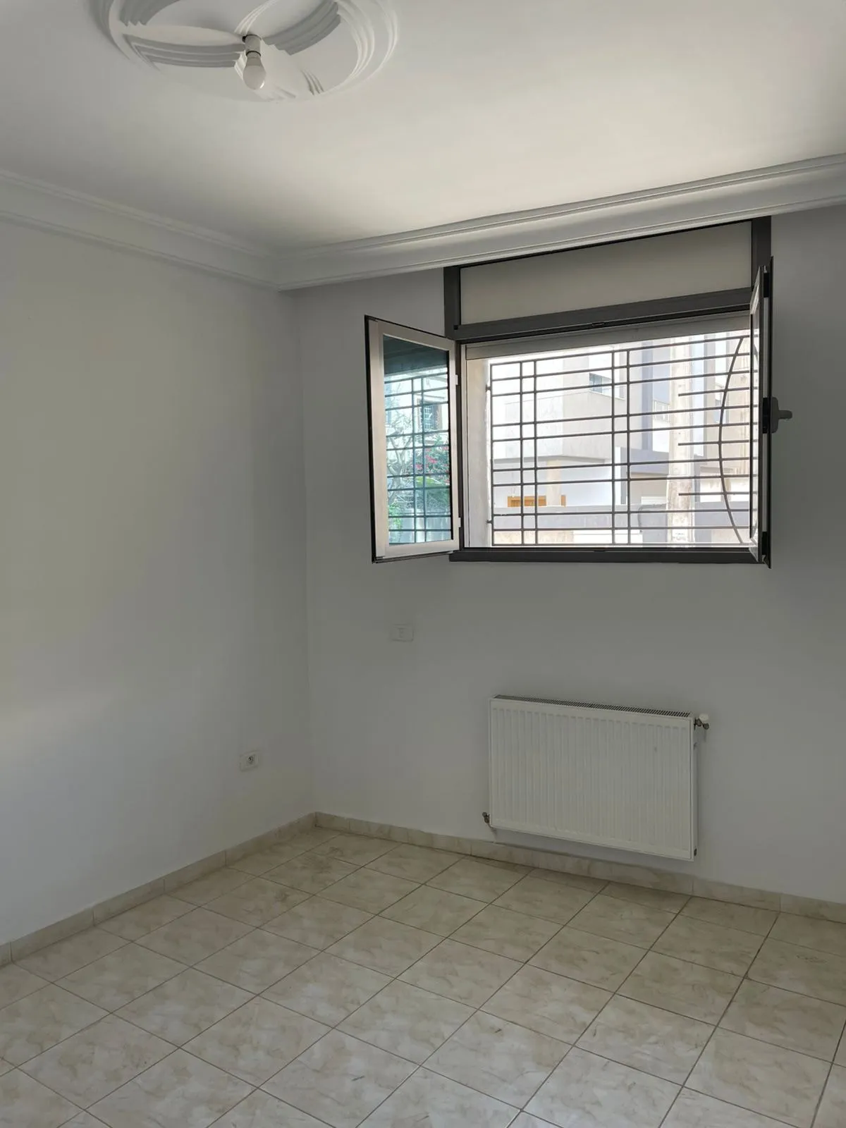 un appartement s+2 au rdc a louer situé a Bardo Rue Bayrouth