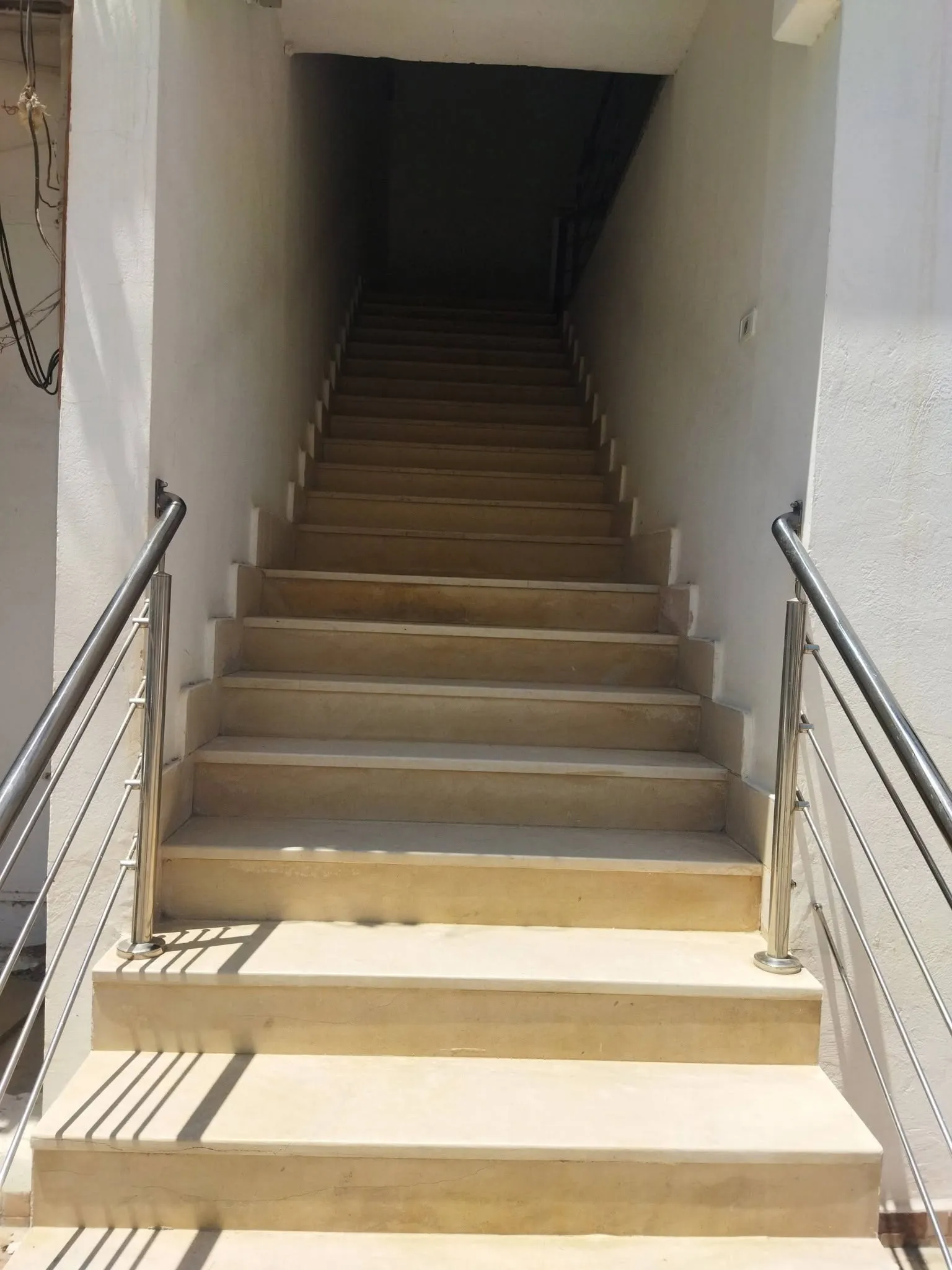 🔴⚫️ HRIMMO – À LOUER | OPEN SPACE DE 200 m² À CHARGUIA 1 
