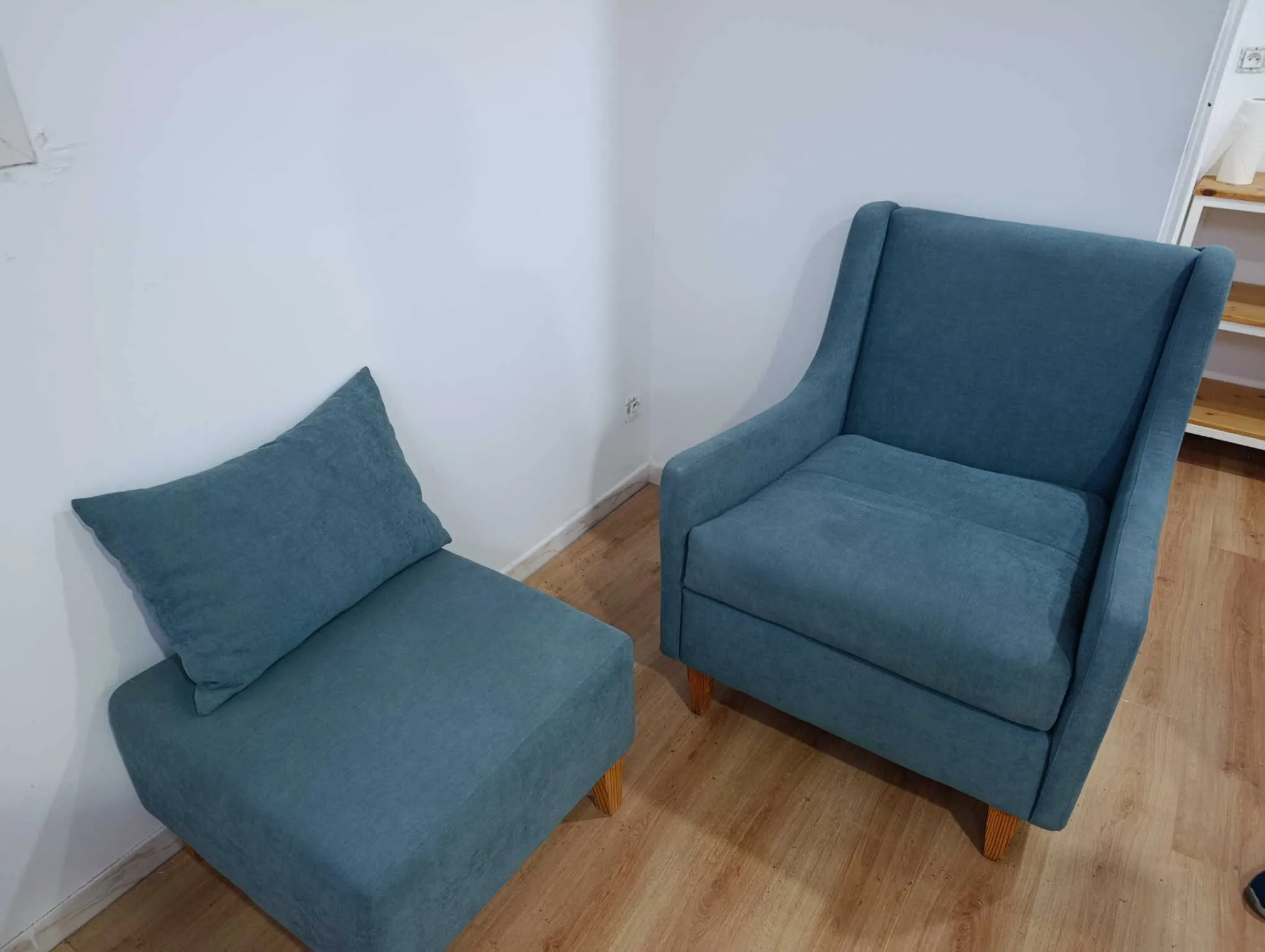fauteuil avec repose pied et son coussin 