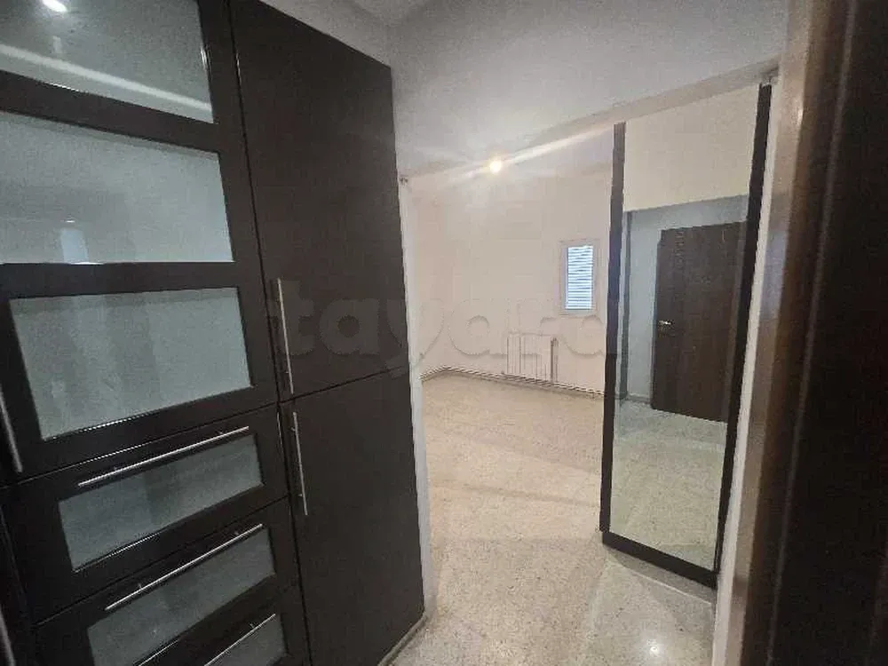 un spacieux appartement s+3 Haut Standing a louer situé a Manzah 4