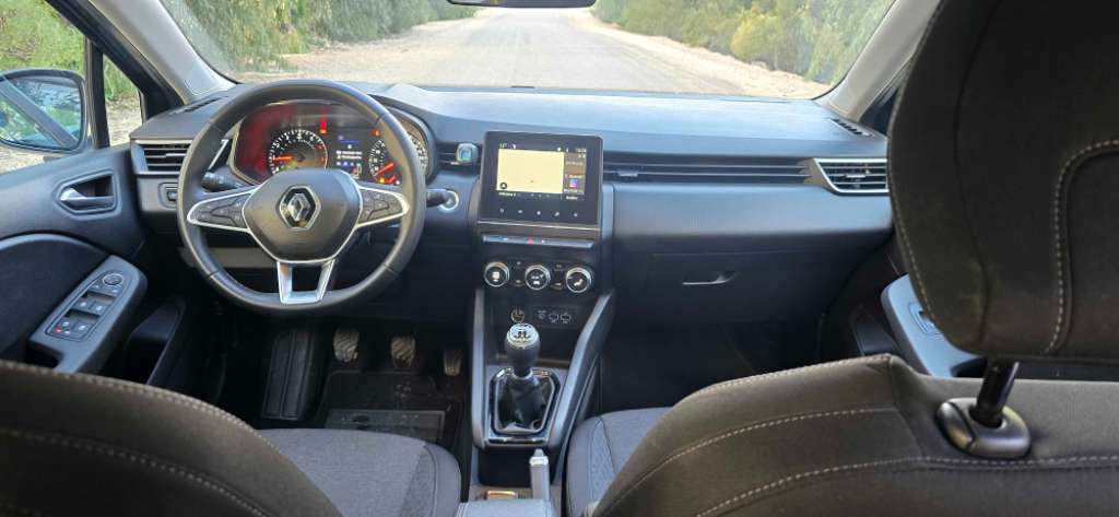 Une belle  renault clio 5 intense importée  de allmagne fin serie 