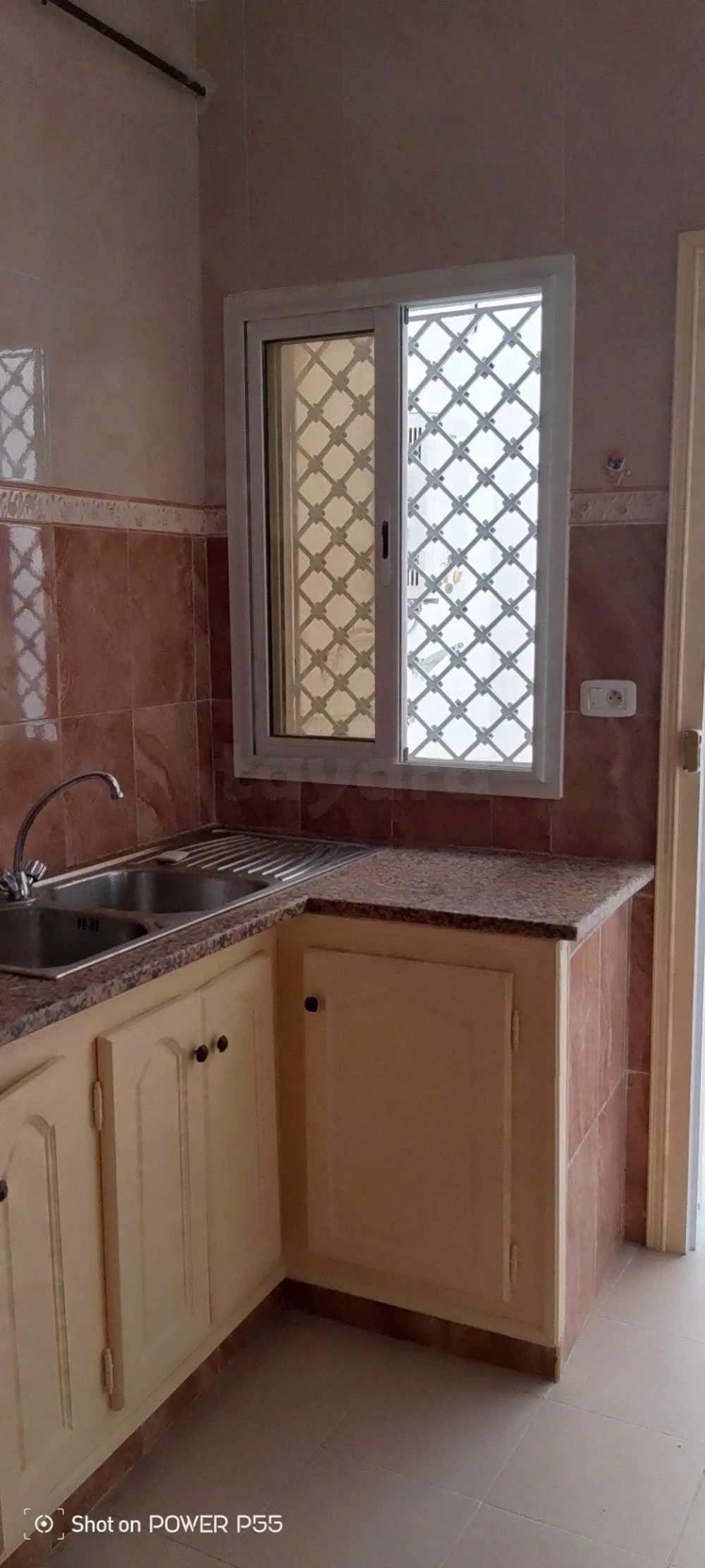 un appartement s+2 au rdc a louer situé a jardin d'el manzah 1 prés de x3(cité banafssej)