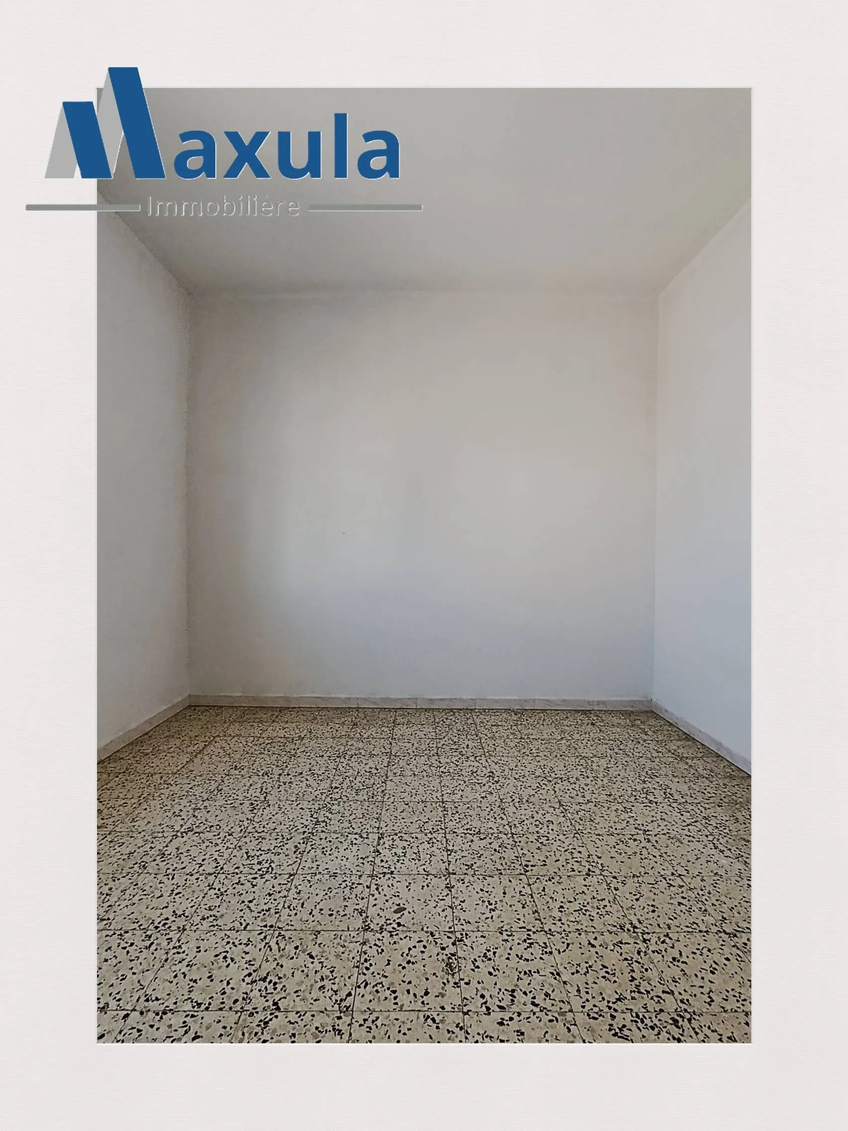 À VENDRE APPARTEMENT S+2 SANS VIS-À-VIS À RADES SNIT